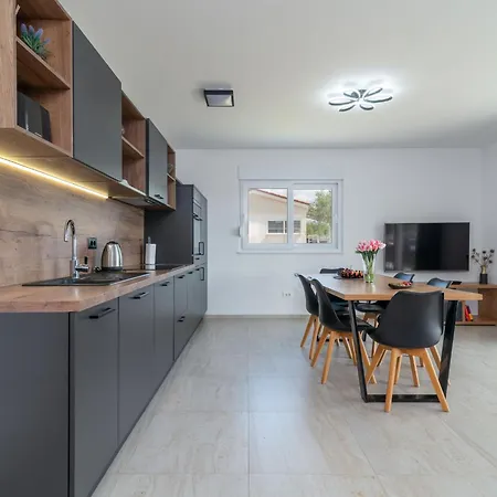 Hébergement de vacances Ria With Heated Pool By Interhome *