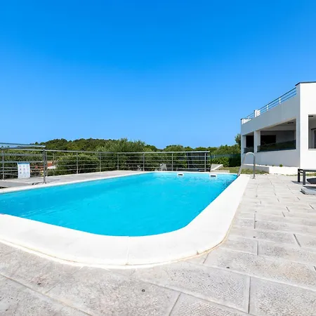 Hébergement de vacances Ria With Heated Pool By Interhome